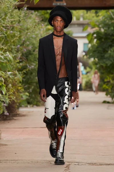 Look 22